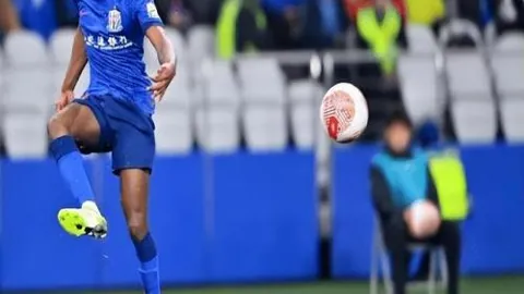 《曼联热捧新星托纳利，有望成为卡塞米罗接班人的关键人物！》